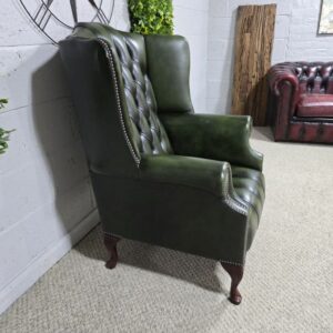 Second Hand Chesterfield Armchair in Antique Bottle Green Leather - Add Timeless Elegance to Your Home Second Hand Chesterfield Armchair in Antique Bottle Green Leather - Add Timeless Elegance to Your Home