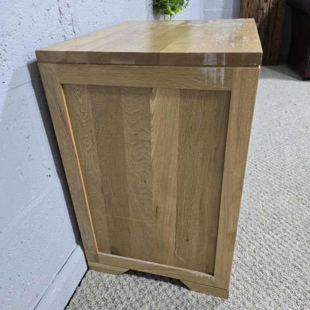Bevel Natural Solid Oak Bedside Table - Second-Hand Elegance Bevel Natural Solid Oak Bedside Table - Second-Hand Elegance