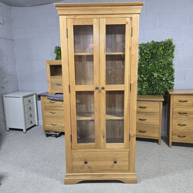 Elegant PreLoved Barker and Stonehouse Solid Oak Display Unit with Dovetail Joints and Adjustable Shelves Elegant PreLoved Barker and Stonehouse Solid Oak Display Unit with Dovetail Joints and Adjustable Shelves