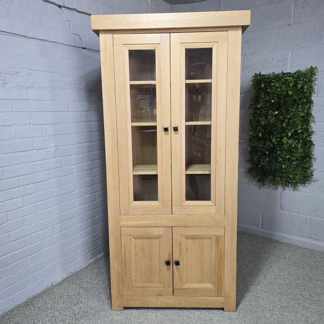 Peek inside its story... then write your own chapter. This second-hand solid oak display unit is waiting for you. Peek inside its story... then write your own chapter. This second-hand solid oak display unit is waiting for you.