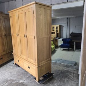 Pre-loved Solid Oak Triple Wardrobe: Timeless Quality at a Fraction of the Cost Pre-loved Solid Oak Triple Wardrobe: Timeless Quality at a Fraction of the Cost