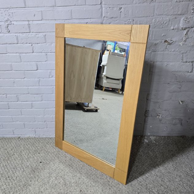 Elegant Second-Hand Oak FurnitureLand Solid Oak Wall Mirror Elegant Second-Hand Oak FurnitureLand Solid Oak Wall Mirror