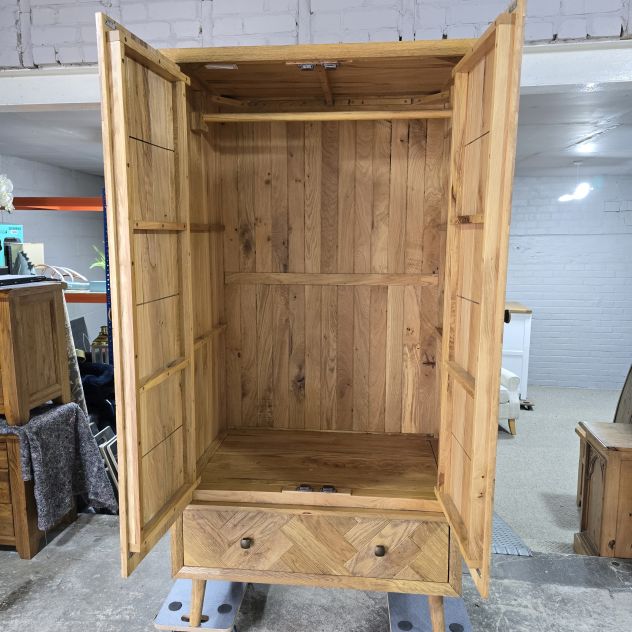 Pre-loved Oak FurnitureLand Parquet Double Wardrobe: Timeless Quality and Amazing Savings Pre-loved Oak FurnitureLand Parquet Double Wardrobe: Timeless Quality and Amazing Savings