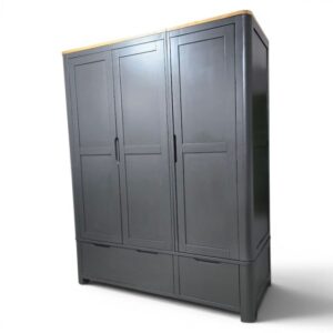 Grove Triple Wardrobe in Solid Oak - Pre-owned Elegance Grove Triple Wardrobe in Solid Oak - Pre-owned Elegance