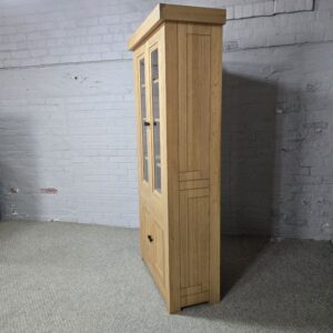 Peek inside its story... then write your own chapter. This second-hand solid oak display unit is waiting for you. Peek inside its story... then write your own chapter. This second-hand solid oak display unit is waiting for you.