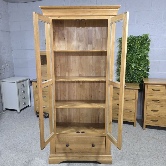 Elegant PreLoved Barker and Stonehouse Solid Oak Display Unit with Dovetail Joints and Adjustable Shelves Elegant PreLoved Barker and Stonehouse Solid Oak Display Unit with Dovetail Joints and Adjustable Shelves