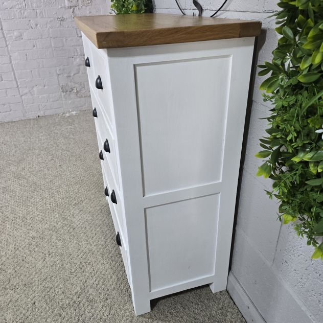 Pre-owned Solid Oak Chest of Drawers: Timeless Quality at a Fraction of the Cost Pre-owned Solid Oak Chest of Drawers: Timeless Quality at a Fraction of the Cost