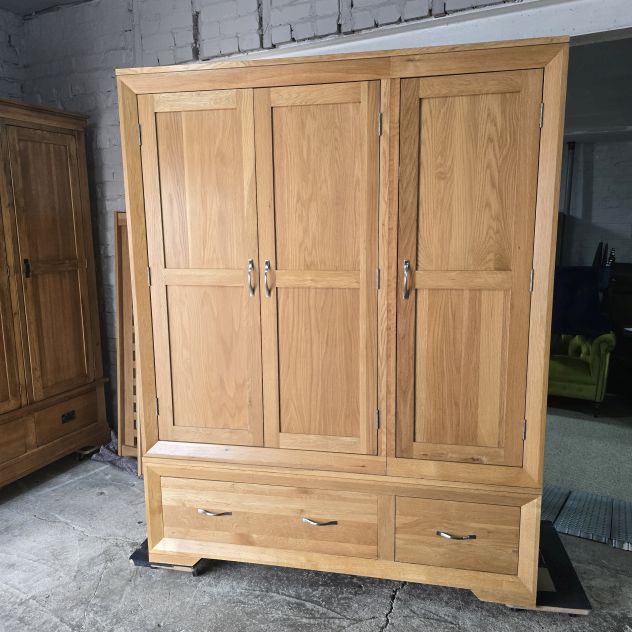 Explore the Pre-Owned Oak FurnitureLand Bevel Triple Wardrobe in Solid Oak Explore the Pre-Owned Oak FurnitureLand Bevel Triple Wardrobe in Solid Oak