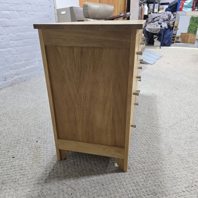 Your dream space starts here with this second hand solid oak double chest of drawers. Treat yourself to this wallet-approved luxury. Your dream space starts here with this second hand solid oak double chest of drawers. Treat yourself to this wallet-approved luxury.