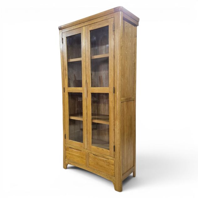 Peek inside its story... then write your own chapter with this PreLoved Oak Furniture Land Romsey solid oak display unit. Peek inside its story... then write your own chapter with this PreLoved Oak Furniture Land Romsey solid oak display unit.