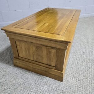 French Farmhouse Rustic Solid Oak Coffee Table: Second Hand Luxury French Farmhouse Rustic Solid Oak Coffee Table: Second Hand Luxury