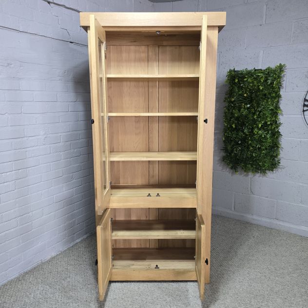 Peek inside its story... then write your own chapter. This second-hand solid oak display unit is waiting for you. Peek inside its story... then write your own chapter. This second-hand solid oak display unit is waiting for you.