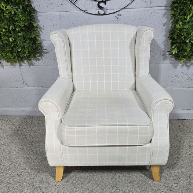 PreLoved Wingback Armchair with Queen Anne Legs in Tweed Fabric - Add Elegance to Any Room PreLoved Wingback Armchair with Queen Anne Legs in Tweed Fabric - Add Elegance to Any Room