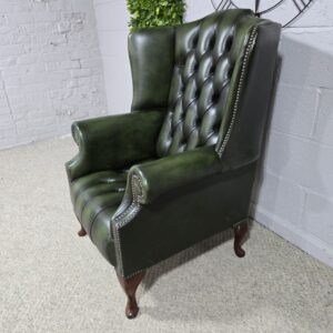 Second Hand Chesterfield Armchair in Antique Bottle Green Leather - Add Timeless Elegance to Your Home Second Hand Chesterfield Armchair in Antique Bottle Green Leather - Add Timeless Elegance to Your Home