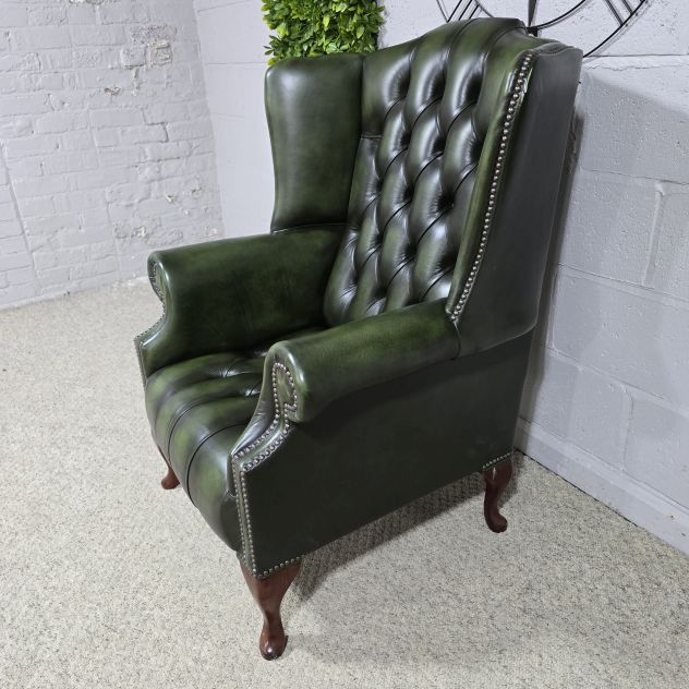 Second Hand Chesterfield Armchair in Antique Bottle Green Leather - Add Timeless Elegance to Your Home Second Hand Chesterfield Armchair in Antique Bottle Green Leather - Add Timeless Elegance to Your Home