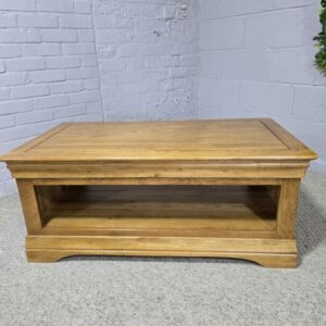 French Farmhouse Rustic Solid Oak Coffee Table: Second Hand Luxury French Farmhouse Rustic Solid Oak Coffee Table: Second Hand Luxury
