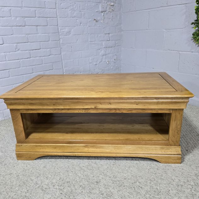 French Farmhouse Rustic Solid Oak Coffee Table: Second Hand Luxury French Farmhouse Rustic Solid Oak Coffee Table: Second Hand Luxury