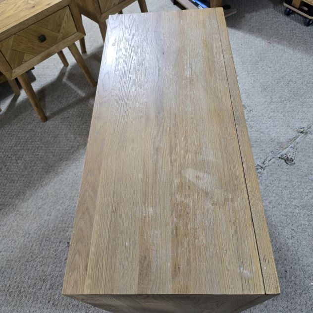 Pre-loved Oak FurnitureLand Parquet Chest of Drawers: Solid Oak, Herringbone Pattern, Dovetail Joints Pre-loved Oak FurnitureLand Parquet Chest of Drawers: Solid Oak, Herringbone Pattern, Dovetail Joints