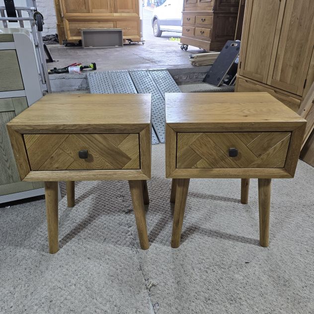 Discover Timeless Quality in PreLoved Oak Furniture Land Parquet Bedside Drawers Discover Timeless Quality in PreLoved Oak Furniture Land Parquet Bedside Drawers