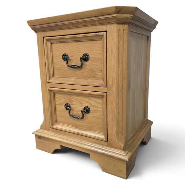 Peek inside its story... then write your own chapter with this PreLoved Oak FurnitureLand Edinburgh bedside table Peek inside its story... then write your own chapter with this PreLoved Oak FurnitureLand Edinburgh bedside table