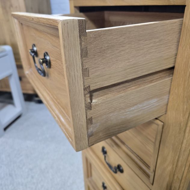 Elegant Oak Furniture Land Edinburgh Solid Oak Tallboy - Perfect for Any Bedroom Elegant Oak Furniture Land Edinburgh Solid Oak Tallboy - Perfect for Any Bedroom