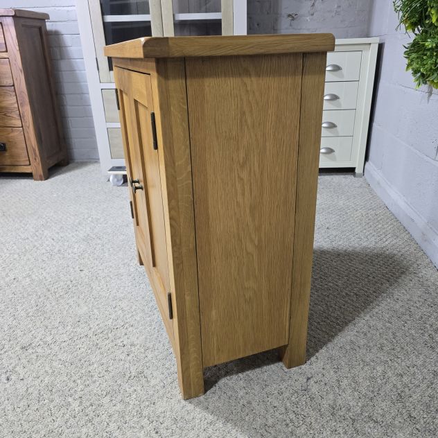 Compact Oak Sideboard: Perfect for Small Spaces Compact Oak Sideboard: Perfect for Small Spaces