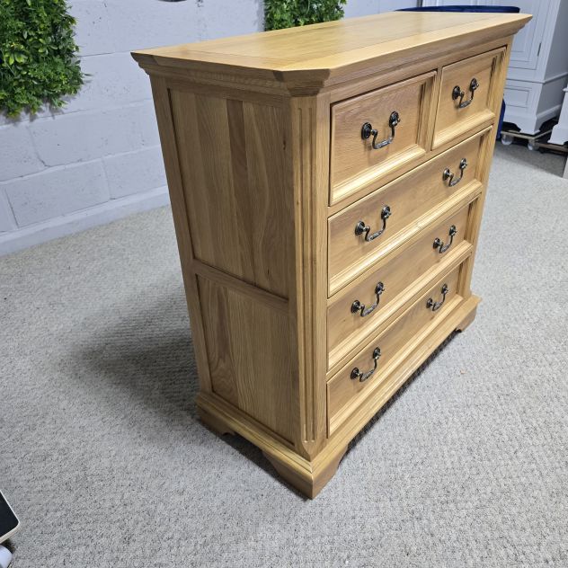 Peek inside its story... then write your own chapter with this second-hand Oak Furniture Land Edinburgh Chest of Drawers. Peek inside its story... then write your own chapter with this second-hand Oak Furniture Land Edinburgh Chest of Drawers.