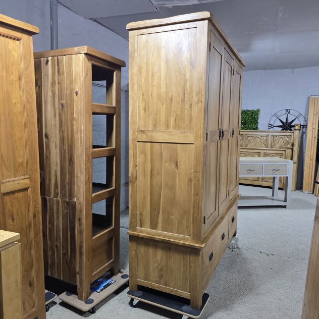 Only one left, grab it before your neighbour does! This second hand Oak Furniture Land Original Rustic Triple Wardrobe is a steal at 73% off Only one left, grab it before your neighbour does! This second hand Oak Furniture Land Original Rustic Triple Wardrobe is a steal at 73% off