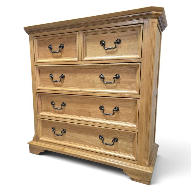 Peek inside its story... then write your own chapter with this second-hand Oak Furniture Land Edinburgh Chest of Drawers. Peek inside its story... then write your own chapter with this second-hand Oak Furniture Land Edinburgh Chest of Drawers.