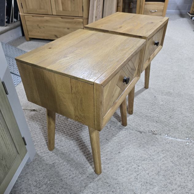 Discover Timeless Quality in PreLoved Oak Furniture Land Parquet Bedside Drawers Discover Timeless Quality in PreLoved Oak Furniture Land Parquet Bedside Drawers