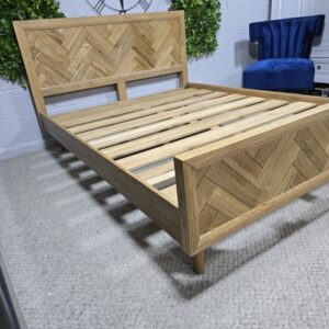 PreLoved Oak FurnitureLand Parquet King-Size Bed Frame - Solid Oak, Herringbone Pattern, Mid-Century Design PreLoved Oak FurnitureLand Parquet King-Size Bed Frame - Solid Oak, Herringbone Pattern, Mid-Century Design