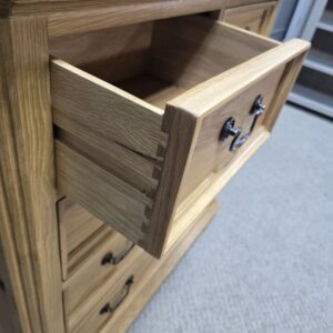 Peek inside its story... then write your own chapter with this second-hand Oak Furniture Land Edinburgh Chest of Drawers. Peek inside its story... then write your own chapter with this second-hand Oak Furniture Land Edinburgh Chest of Drawers.