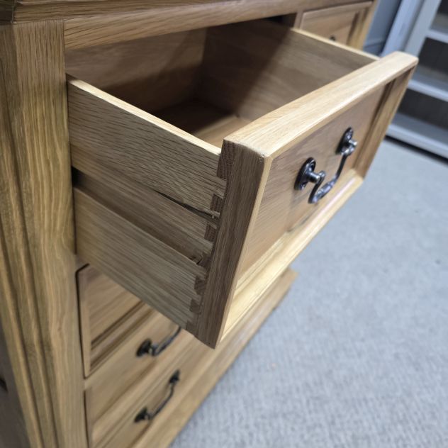 Peek inside its story... then write your own chapter with this second-hand Oak Furniture Land Edinburgh Chest of Drawers. Peek inside its story... then write your own chapter with this second-hand Oak Furniture Land Edinburgh Chest of Drawers.