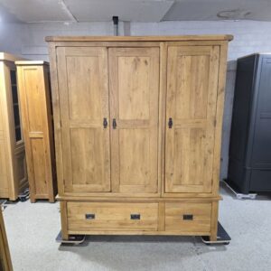 Only one left, grab it before your neighbour does! This second hand Oak Furniture Land Original Rustic Triple Wardrobe is a steal at 73% off Only one left, grab it before your neighbour does! This second hand Oak Furniture Land Original Rustic Triple Wardrobe is a steal at 73% off