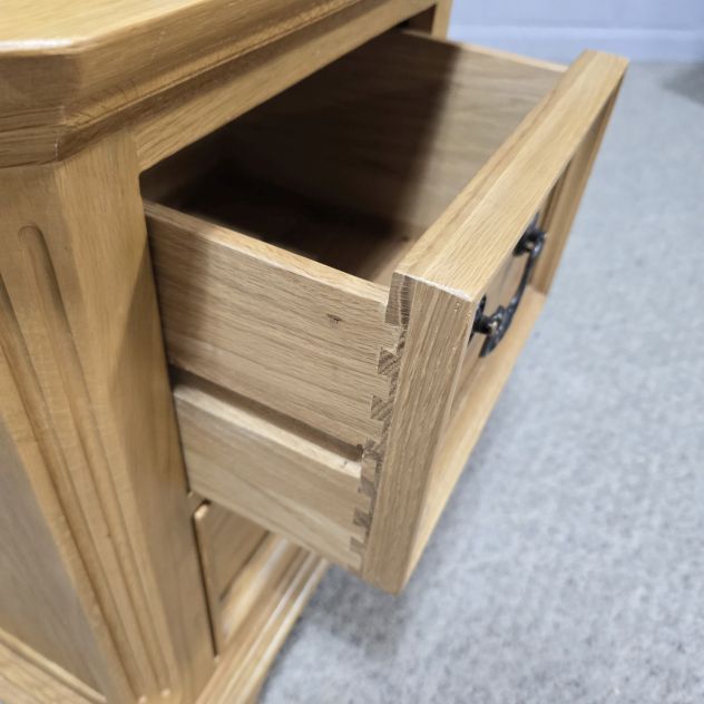 Peek inside its story... then write your own chapter with this PreLoved Oak FurnitureLand Edinburgh bedside table Peek inside its story... then write your own chapter with this PreLoved Oak FurnitureLand Edinburgh bedside table
