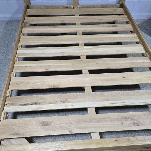 PreLoved Oak FurnitureLand Parquet King-Size Bed Frame - Solid Oak, Herringbone Pattern, Mid-Century Design PreLoved Oak FurnitureLand Parquet King-Size Bed Frame - Solid Oak, Herringbone Pattern, Mid-Century Design