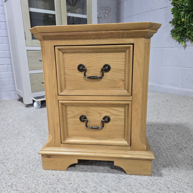 Peek inside its story... then write your own chapter with this PreLoved Oak FurnitureLand Edinburgh bedside table Peek inside its story... then write your own chapter with this PreLoved Oak FurnitureLand Edinburgh bedside table