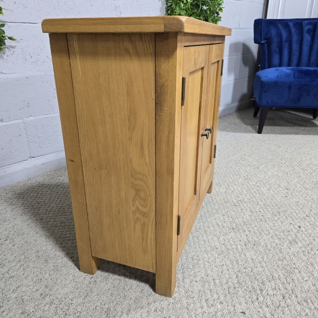 Compact Oak Sideboard: Perfect for Small Spaces Compact Oak Sideboard: Perfect for Small Spaces