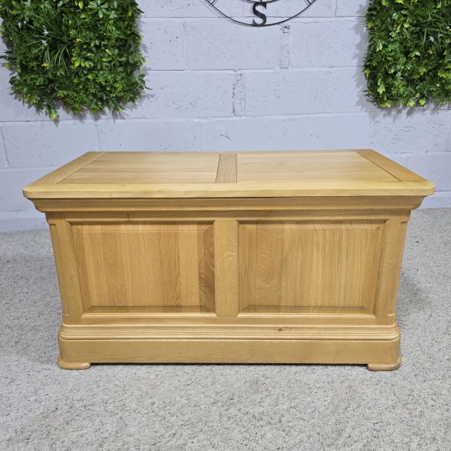 Explore the Canterbury blanket box from Oak Furniture Land, built to last with solid oak and traditional craftsmanship. Save 49% and enjoy affordable luxury. Explore the Canterbury blanket box from Oak Furniture Land, built to last with solid oak and traditional craftsmanship. Save 49% and enjoy affordable luxury.