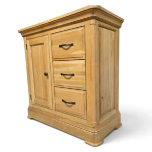 Explore the timeless quality of this PreLoved Oak Furniture Land Canterbury cupboard Explore the timeless quality of this PreLoved Oak Furniture Land Canterbury cupboard