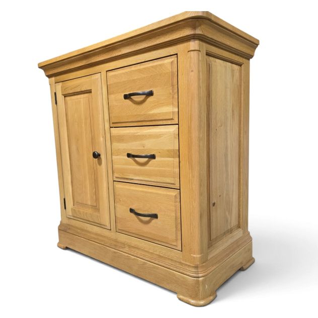 Explore the timeless quality of this PreLoved Oak Furniture Land Canterbury cupboard Explore the timeless quality of this PreLoved Oak Furniture Land Canterbury cupboard