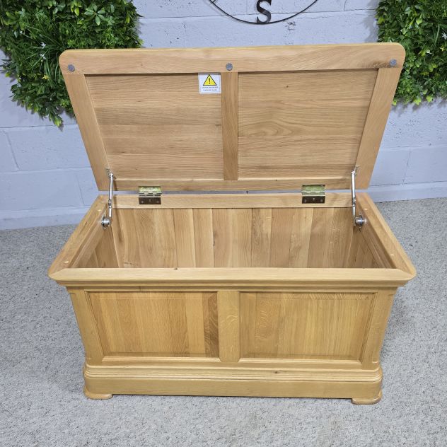 Explore the Canterbury blanket box from Oak Furniture Land, built to last with solid oak and traditional craftsmanship. Save 49% and enjoy affordable luxury. Explore the Canterbury blanket box from Oak Furniture Land, built to last with solid oak and traditional craftsmanship. Save 49% and enjoy affordable luxury.