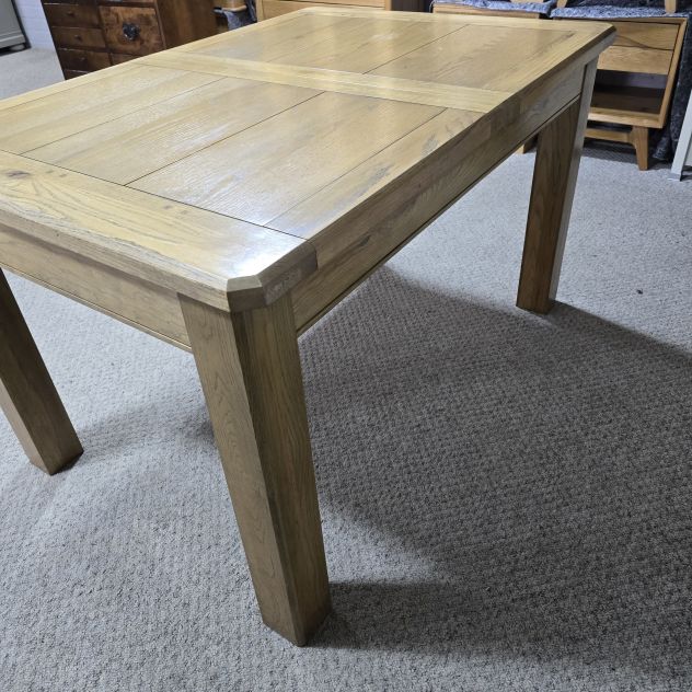 Explore the timeless quality of this second-hand Oak Furniture Land solid oak dining table Explore the timeless quality of this second-hand Oak Furniture Land solid oak dining table