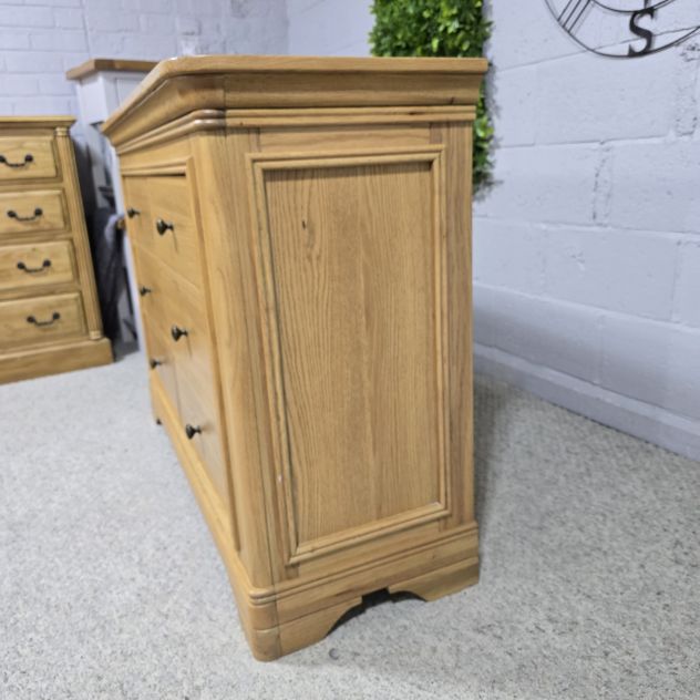 Peek inside its story... then write your own chapter with this PreLoved Barker and Stonehouse solid oak chest. Huge savings await! Peek inside its story... then write your own chapter with this PreLoved Barker and Stonehouse solid oak chest. Huge savings await!