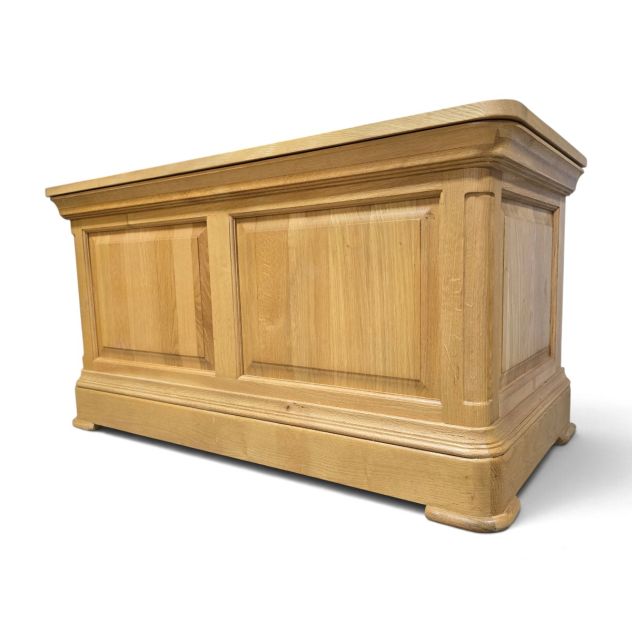 Explore the Canterbury blanket box from Oak Furniture Land, built to last with solid oak and traditional craftsmanship. Save 49% and enjoy affordable luxury. Explore the Canterbury blanket box from Oak Furniture Land, built to last with solid oak and traditional craftsmanship. Save 49% and enjoy affordable luxury.