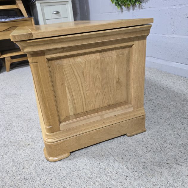 Explore the Canterbury blanket box from Oak Furniture Land, built to last with solid oak and traditional craftsmanship. Save 49% and enjoy affordable luxury. Explore the Canterbury blanket box from Oak Furniture Land, built to last with solid oak and traditional craftsmanship. Save 49% and enjoy affordable luxury.
