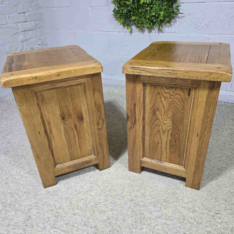 Elegant and Durable: Pre-Owned Barker and Stonehouse Solid Oak Bedside Drawers Elegant and Durable: Pre-Owned Barker and Stonehouse Solid Oak Bedside Drawers