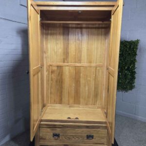 Explore the timeless quality of this pre-owned Barker and Stonehouse double wardrobe in solid oak Explore the timeless quality of this pre-owned Barker and Stonehouse double wardrobe in solid oak