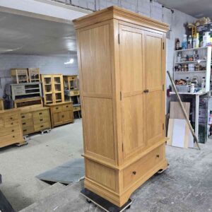 PreLoved Barker and Stonehouse Solid Oak Double Wardrobe: Timeless Quality and Maximum Savings PreLoved Barker and Stonehouse Solid Oak Double Wardrobe: Timeless Quality and Maximum Savings