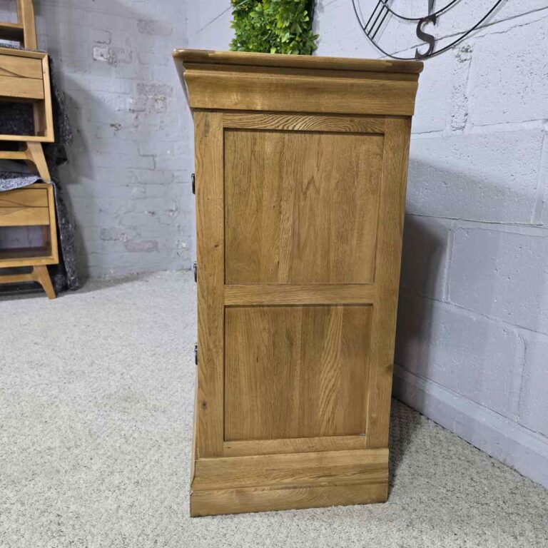 Elegant Pre-Loved Oak Furniture Land French Farmhouse Solid Oak Cupboard - Save 65% Elegant Pre-Loved Oak Furniture Land French Farmhouse Solid Oak Cupboard - Save 65%